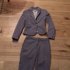 H&M women’s pant suit size 2